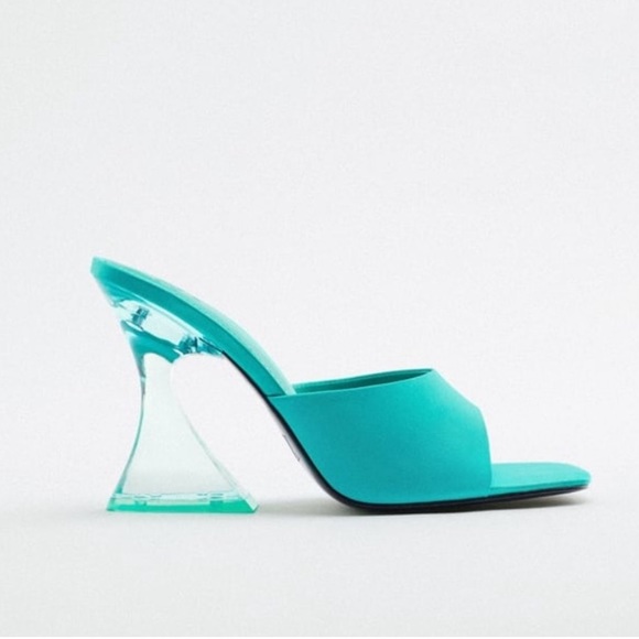 New aqua blue heels with clear heel - Picture 3 of 9